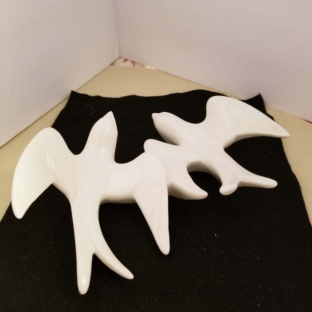Unk White Ceramic Bird Figurines - Picture 4 of 4